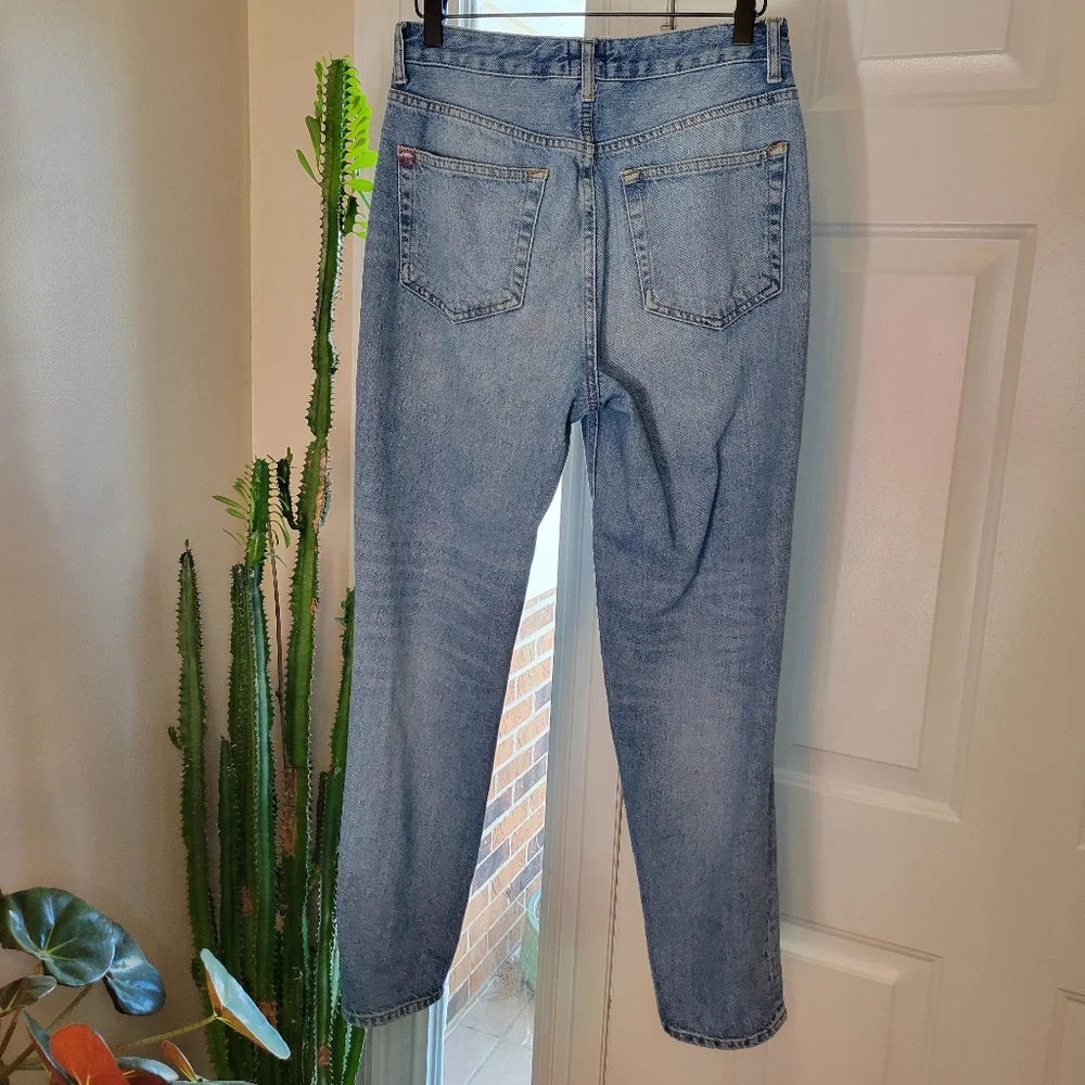 BDG‎ Urban Outfitters High-Waisted Mom Light Wash Jeans, Size Womens 28